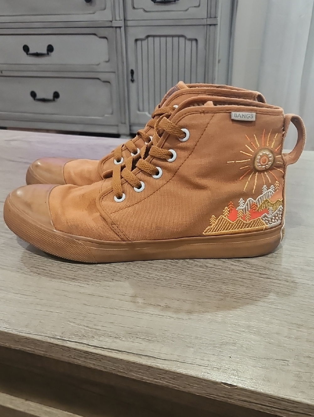 Bangs Sunrise Mountain Tan Embroidered High Top Sneakers unisex 6 M or 7.5 W